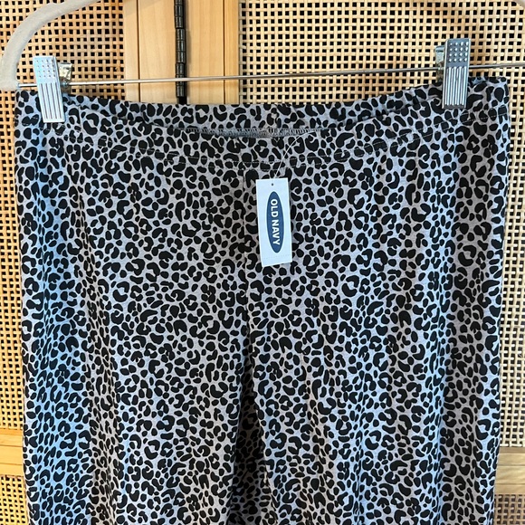 NWT Old Navy Women’s L Leopard Leggings - Picture 2 of 4
